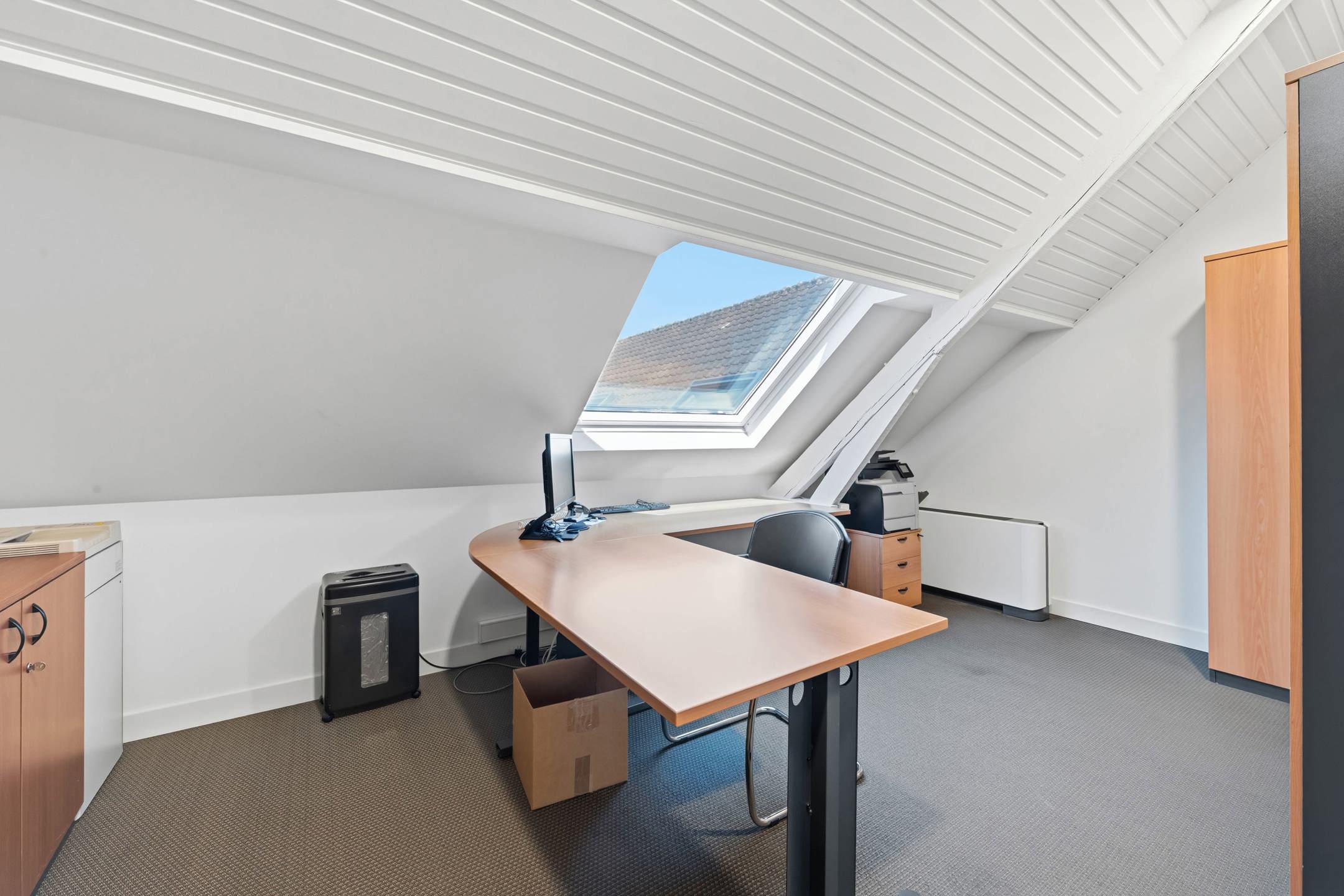 Kantoorgebouw van 663 m² te huur - foto 5