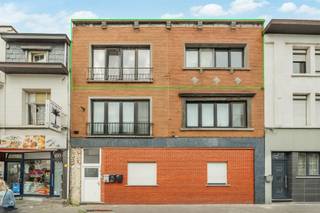 <p><span>Appartement met twee slaapkamers in Willebroek</span></p><p><span> </span></p><p><span>Dit aangename appartement te koop is gelegen op de August van Landeghemstraat, op wandelafstand van winkels, openbaar vervoer en andere voorzieningen. Dankzij de nabijheid van het centrum van Willebroek en de oprit van de A12 geniet het appartement van een uitstekende bereikbaarheid. </span></p><p><span> </span></p><p><span>Het appartement bevindt zich in een kleinschalig appartementsgebouw. Bij het binnenkomen kom je terecht in een ruime en lichtrijke woonkamer, die aansluit op de open keuken. De keuken beschikt over voldoende kastruimte en sluit mooi aan bij de leefruimte. Verder omvat het appartement twee ruime slaapkamers en een grote badkamer. </span></p><p><span> </span></p><p><span>Indeling:</span></p><p><span>- Ruime woonkamer</span></p><p><span>- Open keuken</span></p><p><span>- Slaapkamer 1</span></p><p><span>- Slaapkamer 2</span></p><p><span>- Badkamer</span></p><p><span> </span></p><p><span>Troeven:</span></p><p><span>- Centrale en gunstige ligging in Willebroek</span></p><p><span>- Twee ruime slaapkamers</span></p><p><span> </span></p><p><span>Ben jij geïnteresseerd in dit appartement te koop in Willebroek, ben je op zoek naar ander vastgoed, een investering of wens je de waarde van jouw eigendom te kennen? Dan ben je bij BOLT Immo aan het juiste adres! Wij helpen jou graag verder.</span><span> </span></p>
