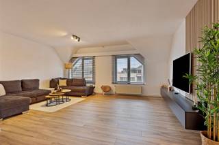 Vraag uw bezoek aan via info@optimusvastgoed.be!TE HUUR: Ruim gerenoveerd appartement met 3 slaapkamers te Heusden!Dit ruime appartement gelegen op...