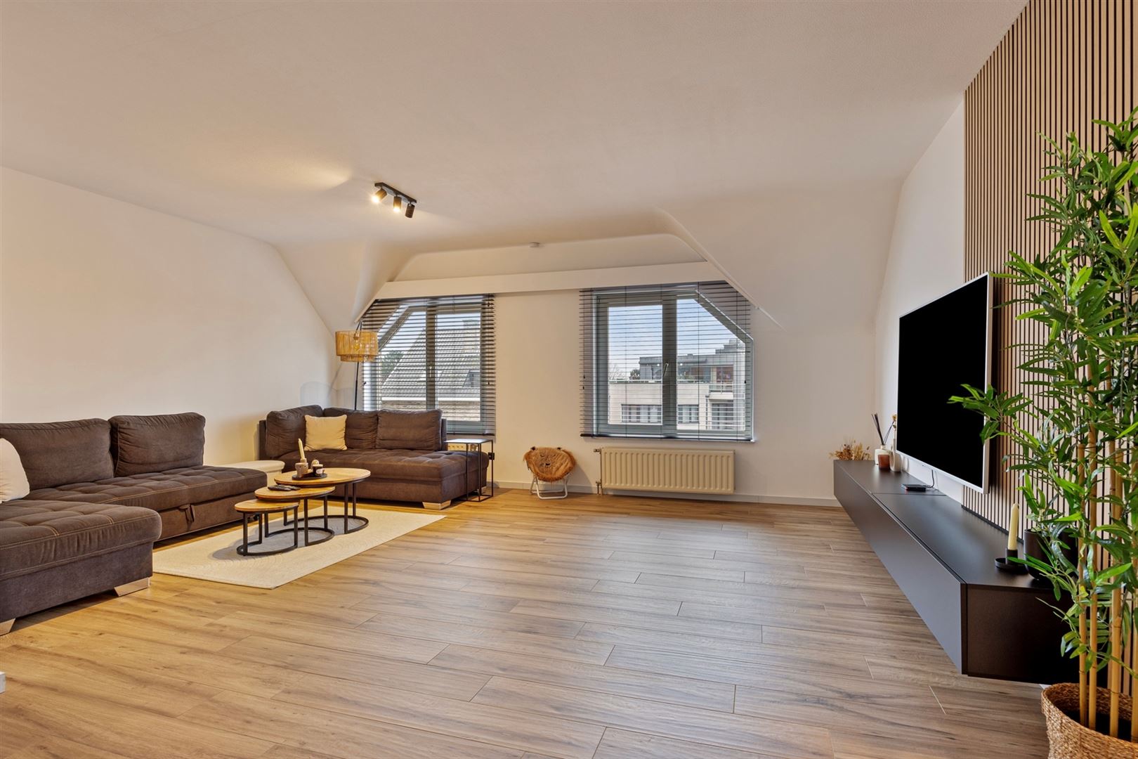 TE HUUR: Ruim gerenoveerd appartement met 3 slaapkamers te Heusden! - foto 2