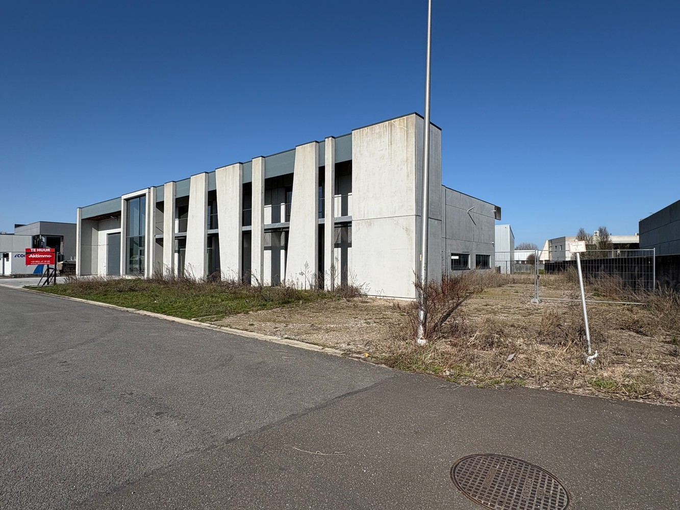 Goed gelegen bedrijfsgebouw te Sint-Truiden te huur - foto 2