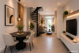 <p>Voor een bezoek of meer info bel Jerko: 0492 82 50 00 - of mail naar jerko@cornelis-goeman.be.<br /><br />Bent u op zoek naar een woning die u volledig naar uw eigen smaak kunt renoveren? Dan biedt deze karaktervolle stadswoning een uitstekende kans. Achter de authentieke gevel schuilt een woning met veel potentieel, waar u een eigentijdse en comfortabele thuis van kunt maken.<span></span></p>
<p>De woning beschikt over een praktische basisindeling en biedt tal van mogelijkheden om de ruimtes volledig opnieuw in te richten volgens uw eigen woonwensen. Dankzij de verschillende verdiepingen is er voldoende plaats om een ruime gezinswoning of een stijlvolle stadswoning te creëren.</p>
<p>Het eigendom is ingedeeld als volgt: op het gelijkvloers hebben we een zithoek, eetkamer en aansluitend de keuken en een gastentoilet. <br />Op de eerste verdieping hebben we twee slaapkamers en een badkamer, via een vaste trap bereiken we de zolder die ingericht is met twee volwaardige slaapkamers.</p>
<p>Gelegen op een centrale locatie, nabij winkels, scholen, openbaar vervoer en belangrijke invalswegen, geniet u bovendien van een uitstekende bereikbaarheid en alle dagelijkse voorzieningen binnen handbereik.</p>
<h3>Troeven</h3>
<ul>
<li>Te renoveren woning met tal van mogelijkheden.</li>
<li>Authentieke gevel met karakter.</li>
<li>Ideaal voor handige doe-het-zelvers, investeerders of kandidaat-renoveerders.</li>
<li>Centrale en vlot bereikbare ligging.</li>
<li>De perfecte basis om een woning volledig naar eigen smaak af te werken.</li>
</ul>
<p>Bent u op zoek naar een renovatieproject waarin u uw eigen woonideeën kunt realiseren? Dan is deze woning absoluut een bezoek waard. Contacteer ons voor meer informatie of een bezichtiging.</p>