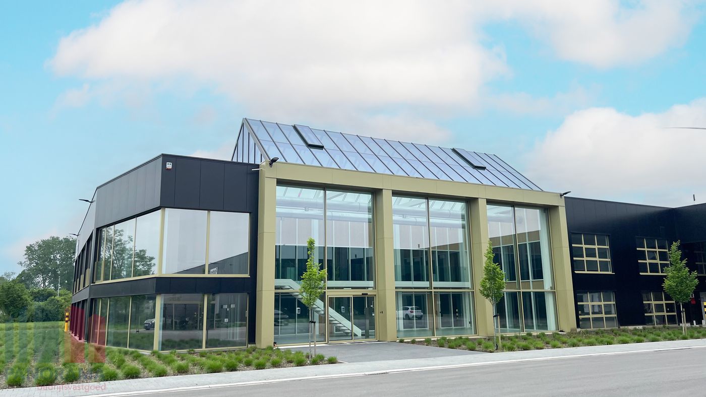 Magazijn van 786 m² met 471 m² kantoorruimte nabij de E34 - foto 2