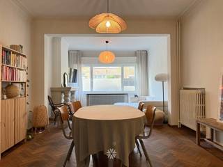 <p><span>Patijntjestraat: Op zoek naar een</span><span> authentiek appartement met tuin te huur nabij Gent Station? </span><span>Dan is dit pand mogelijk iets voor u.</span></p><p><span> </span></p><p><span>De belangrijkste troeven in een notendop:</span></p><ul><li><span>Ruime en zonnige tuin</span></li><li><span>Gunstige locatie tussen Station Gent-Sint-Pieters en stadscentrum</span></li><li><span>Gelegen in een rustige groene straat, nabij de blaarmeersen</span></li><li><span>Droge kelderberging </span></li></ul><p><span> </span></p><p><span>Indeling:</span></p><p><span>Inkomhal, ruime leefruimte met houten vloeren en authentieke schouw, zonnige tuin, uitgeruste keuken, berging/veranda met aansluiting wasmachine, 1 slaapkamer, badkamer met douche en lavabo, apart toilet. </span></p><p><span>Ruime droge kelderberging.</span></p><p><span> </span></p><p><span>Huurprijs: € 995 + € 125 (eigen water en verwarming ). Elektriciteit afzonderlijk af te rekenen. </span></p><p><span>Beschikbaar vanaf 15/10/2026. Domicilie verplicht.</span></p><p><span> </span></p><p><span>Neem contact op met Axel Lenaerts makelaars voor een bezoek via onze website.</span></p><p><span> </span></p><p><span> </span></p>