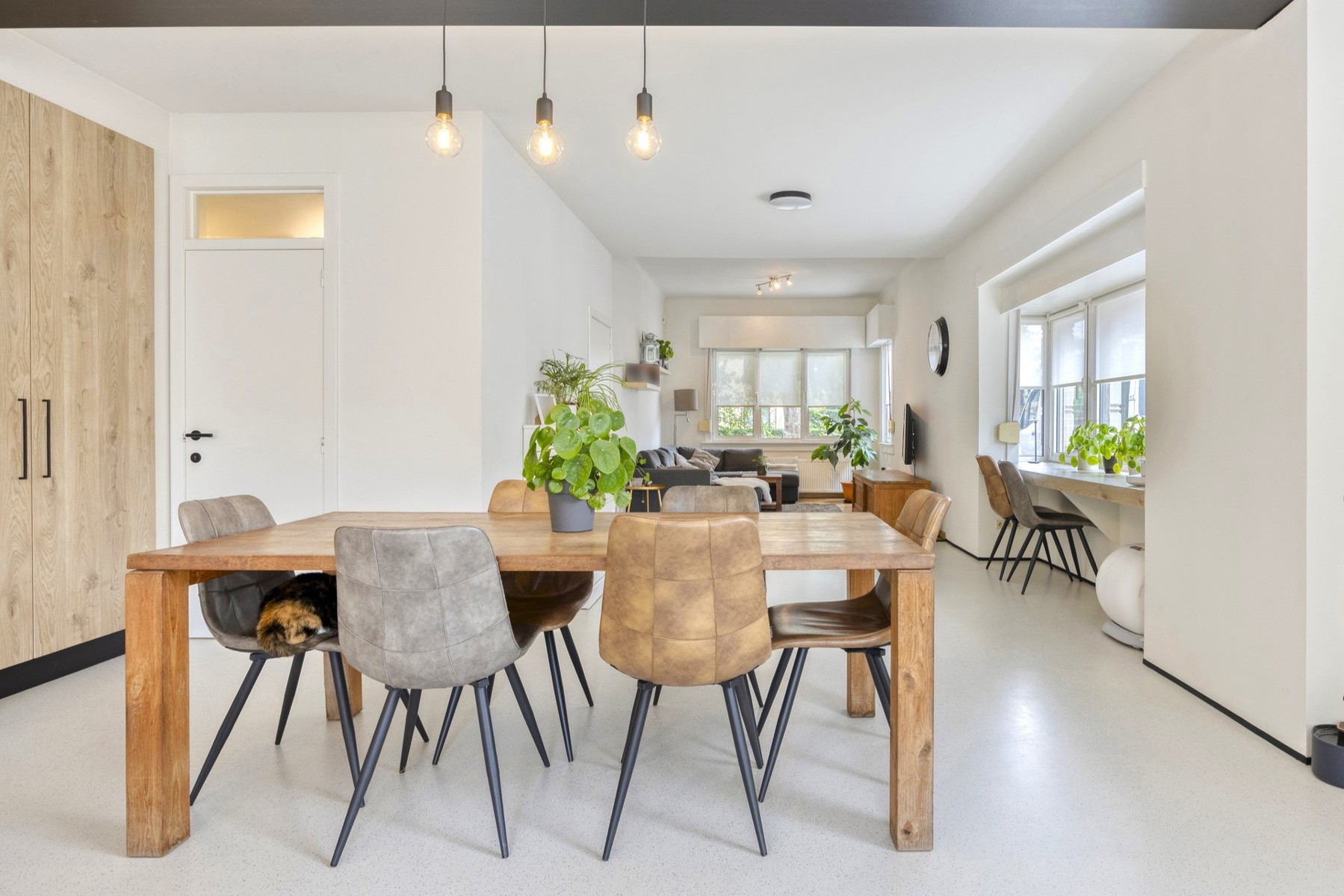 Gerenoveerde gezinswoning met 3 slaapkamers, garage en tuin - foto 5