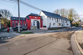 In het hart van het mooie dorpje Orp-Le-Grand, in een gerenoveerd privé gesloten, luxe huis van 309 m2 met royale volumes en hoogwaardige...