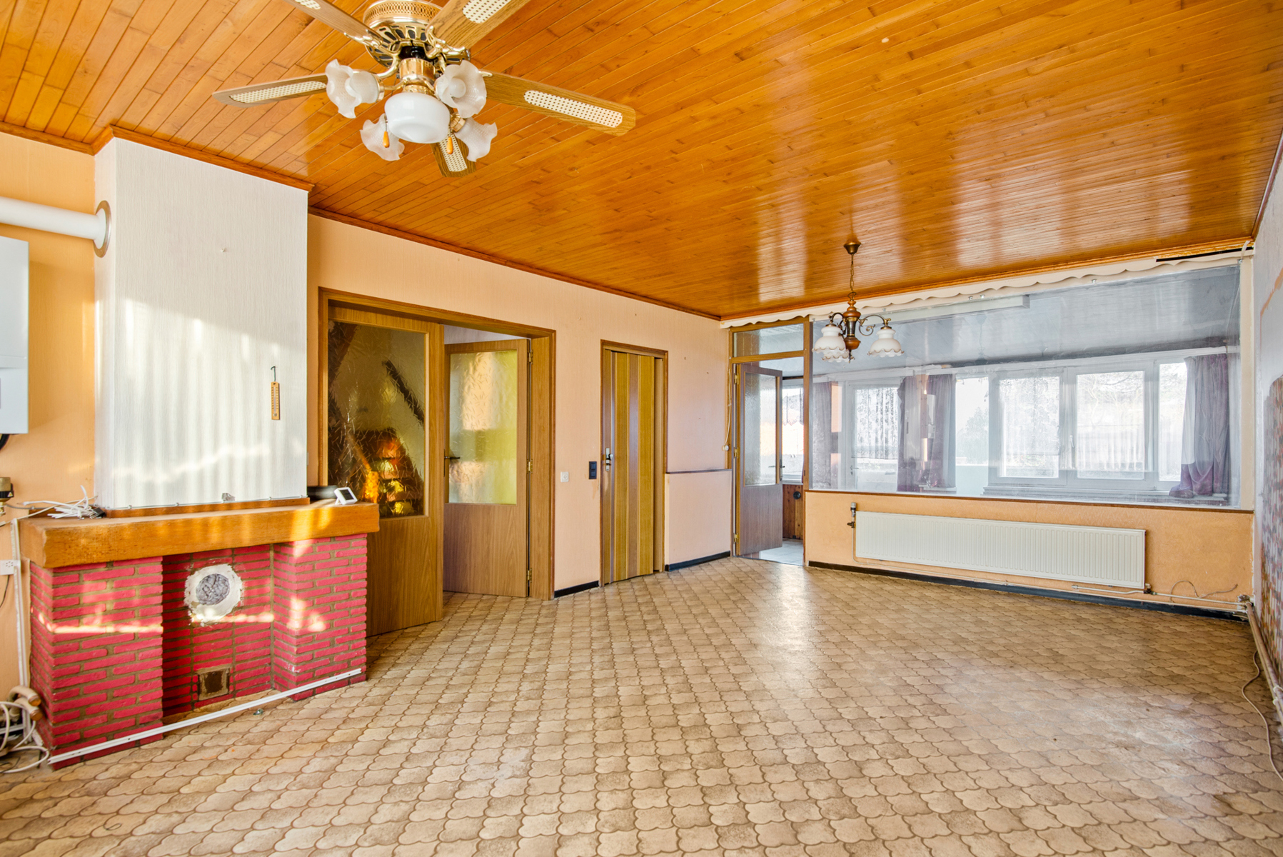 Te renoveren rijwoning met veel ruimte en gezellige stadstuin - foto 5