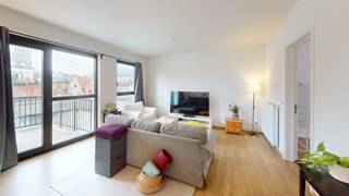 ANTWERPEN - Licht appartement met ruim terras en zicht op de kathedraal<br /><br />Op de derde verdieping van een verzorgd gebouw in de Gorterstraat bevindt zich dit aangename appartement met een praktische indeling en veel natuurlijk licht.<br /><br />De woning beschikt over een ruime leefruimte met aansluitend een nette, volledig ingerichte keuken. Verder zijn er twee volwaardige slaapkamers, een aparte bergruimte met aansluiting voor wasmachine en droogkast, een gastentoilet en een badkamer uitgerust met een dubbele lavabo en een ruime inloopdouche.<br /><br />Absolute troef is het ruime terras, waar u kan genieten van een prachtig zicht op de kathedraal. Dankzij de gunstige oriëntatie baadt het appartement bovendien in het zonlicht, wat zorgt voor een open en aangename sfeer.<br /><br />Een comfortabel en instapklaar appartement op een centrale locatie in het hart van Antwerpen.<br /><br />pluspunt: <br />- Een afgesloten fietsenstalling <br />- Een kelderberging