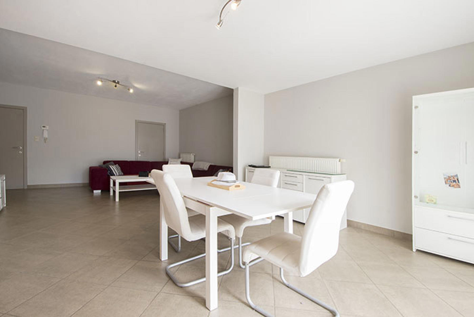 Gelijkvloers gelijkvloers appartement met terras. - foto 5