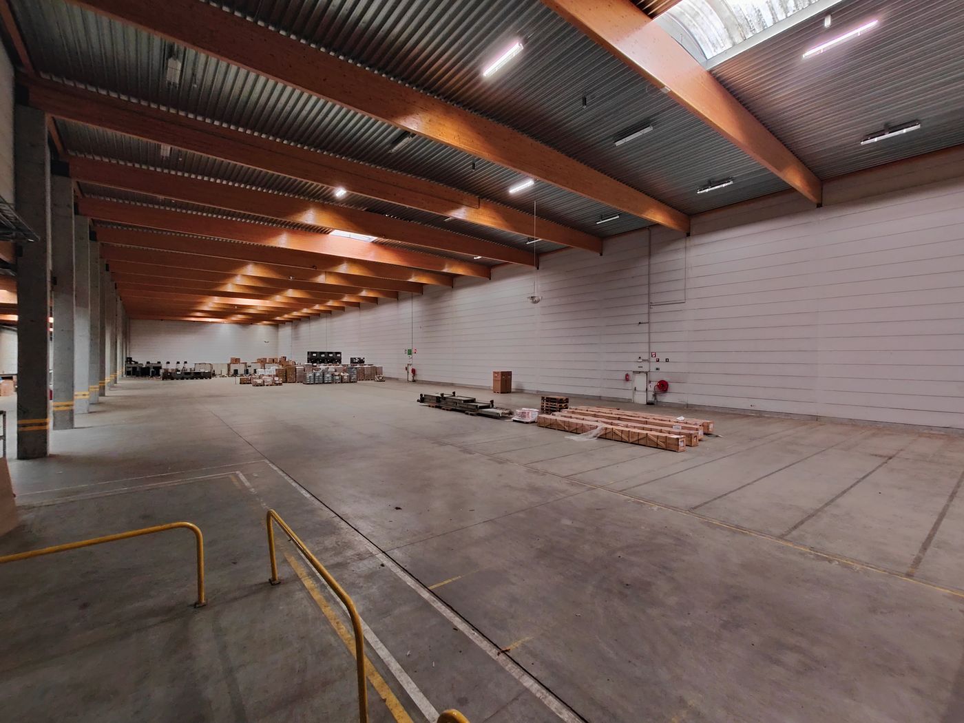 Logistiek hoogbouw magazijn van 4.025 m² te huur nabij de A10 - photo 4