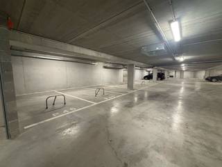 Are you looking for a safe and accessible parking space in Neder-Over-Heembeek? At 84 Oorlogskruisenlaan, we offer several spacious parking spots...