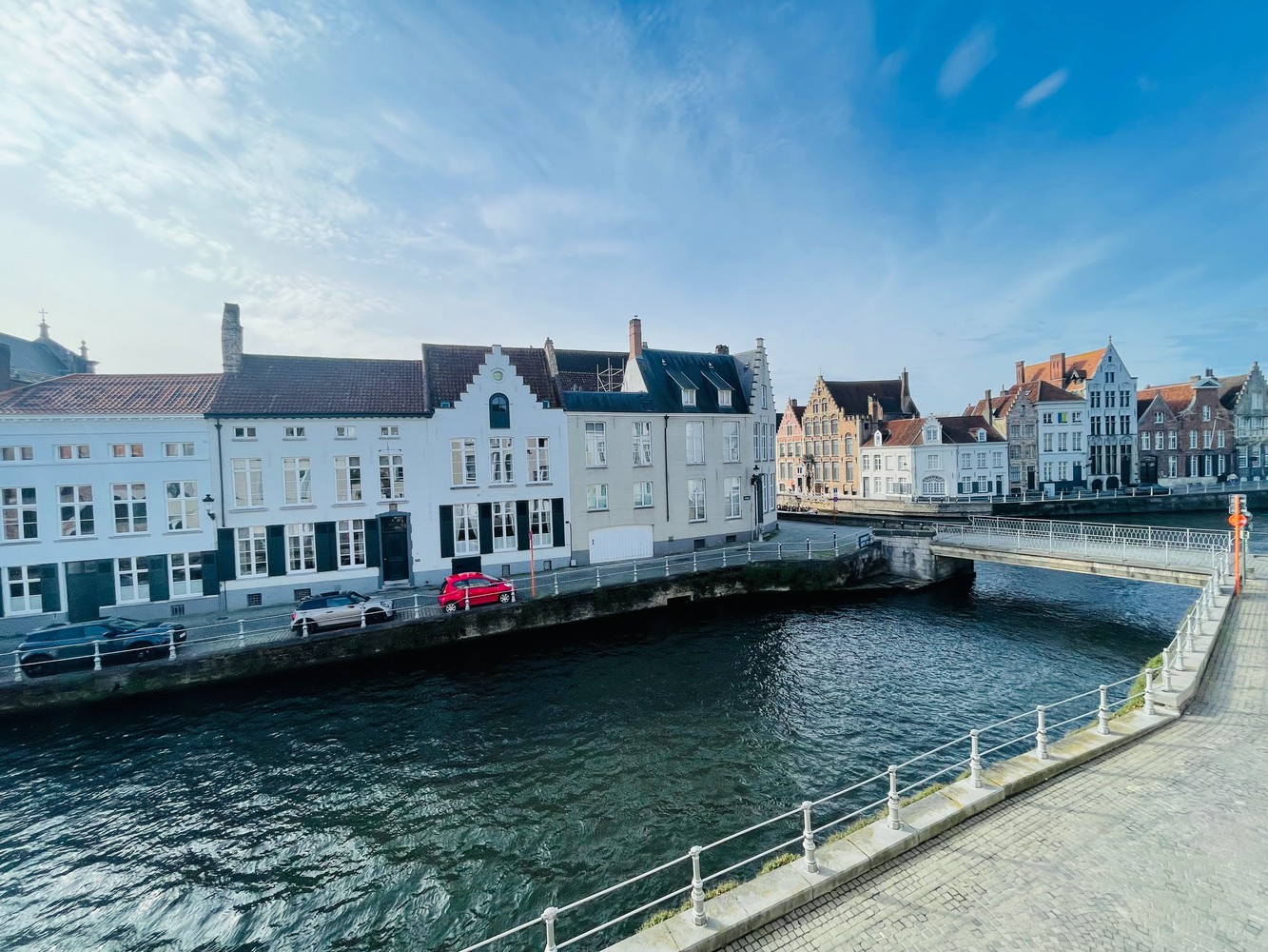 Brugge,aan de SINT-ANNAREI , DUBBEL APPARTEMENT( 250m²)  in een herenhuis  vooraan zicht op de Sint-Annarei, achteraan zicht op een grote gemeenschappelijke tuin,2  livings, 2 keukens, 4 slaapkamers, 2 badkamers. - photo 4