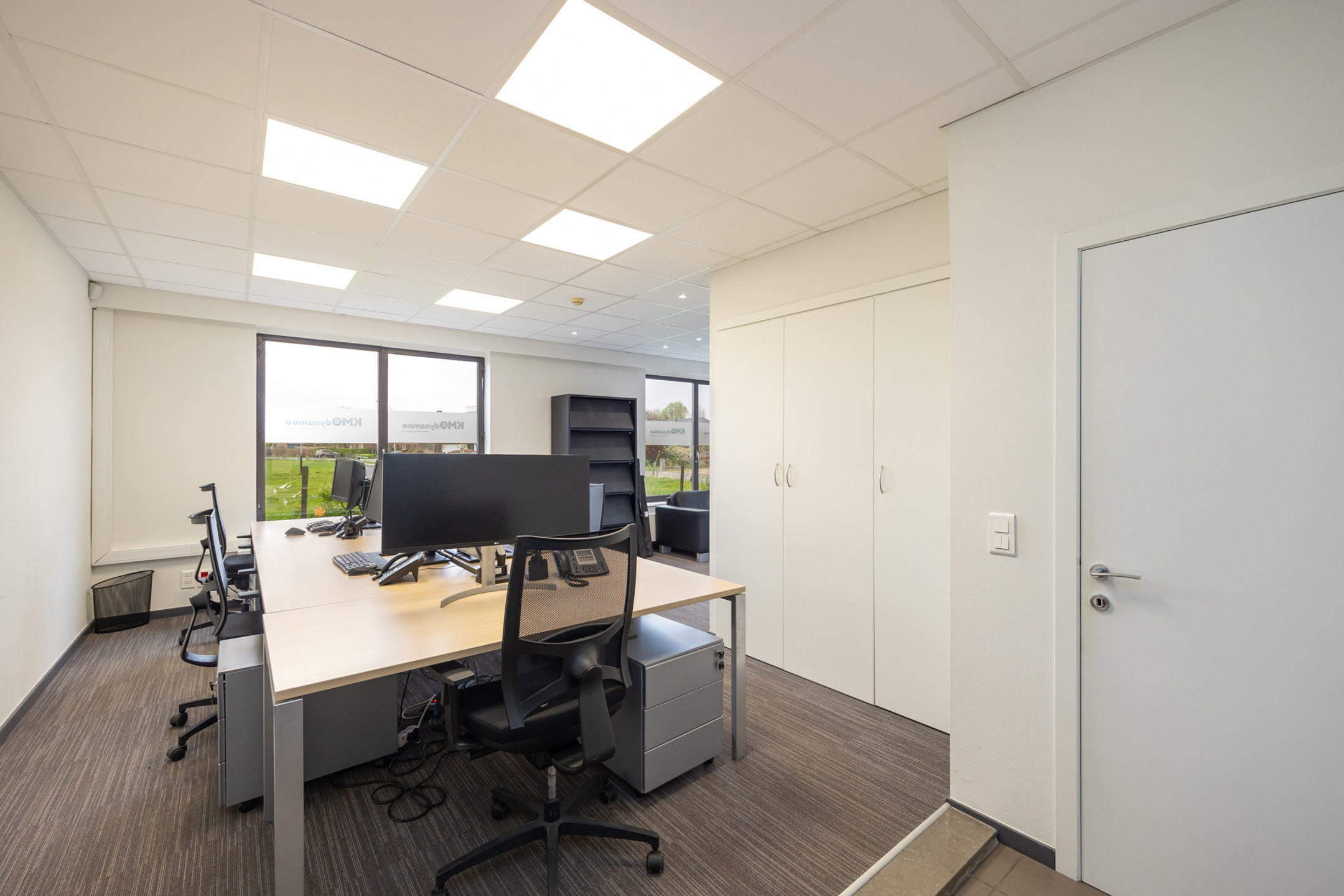 Kantoor gelegen op het gelijkvloers van 420m² te koop - foto 4