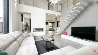 Deze karaktervolle, quasi-nieuwbouwwoning in Heusden-Zolder is een toonbeeld van hoogwaardige en luxueuze afwerking. Gelegen in een residentiële...