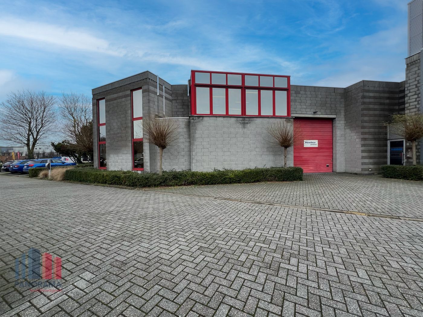 Warehouse of 211 m² with 250 m² offices, great visibility from the Pontbeeklaan (N9) - photo 5