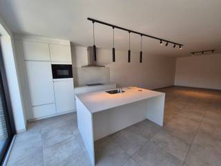 Bent u op zoek naar een energiezuinig en comfortabel nieuwbouwappartement met tuin en terras? Dan is dit prachtig gelijkvloers appartement zeker...