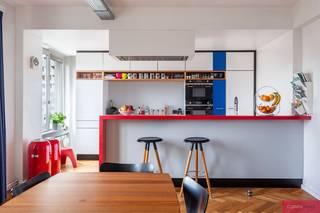 Ruim appartement met 3 slaapkamers en autostaanplaats aan het Koning AlbertparkOp een toplocatie aan de Prins Albertlei vinden we dit vintage...