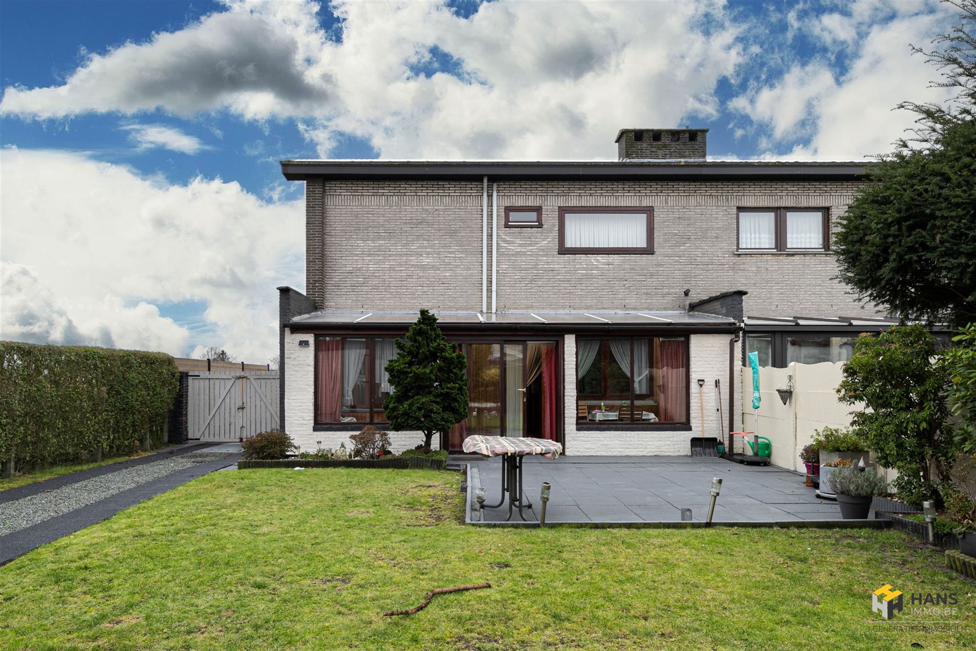 Verzorgde woning (135m²) met 3 slaapkamers, 2 garages en tuin (145 m²) in Berendrecht. - foto 2