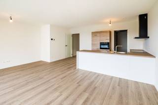 VOLLEDIG INSTAPKLAAR - 6%BTW MOGELIJK - BEN20 - BESCHIKBAAR BIJ AKTE <br /><br />Project Rubenspark in het charmante Blaasveld, tussen Mechelen en Willebroek, is immers bijna instapklaar en biedt een unieke kans op snel beschikbaar woongenot. <br />Met de oplevering voorzien deze zomer kunnen nieuwe bewoners vlot intrekken. Bovendien kan wie in aanmerking komt profiteren van het 6% BTW-tarief, wat deze investering nog aantrekkelijker maakt. <br />Dit nieuwbouwproject omvat 31 appartementen met 1, 2 of 3 slaapkamers, ontworpen voor een optimaal wooncomfort in een rustige en groene omgeving. Elke woning heeft lichtrijke leefruimtes met grote raampartijen en een royale buitenruimte. Voor maximaal gemak is er ondergrondse parkeergelegenheid beschikbaar.<br />Rubenspark is gebouwd volgens de laatste energie-eisen en biedt dan ook het hoogste leefcomfort dankzij duurzame oplossingen zoals een warmtepompsysteem, zonnepanelen en vloerverwarming, wat resulteert in een energiezuinig BEN-label. De combinatie van hedendaags comfort en milieuvriendelijke voorzieningen maakt Rubenspark aantrekkelijk voor jonge gezinnen, actieve senioren en investeerders die op zoek zijn naar een waardevolle woonplek.<br />Wilt u het comfort en de kwaliteit van wonen in Rubenspark zelf ervaren? Plan eenvoudig een afspraak via de website van Malines-Group en ontdek wat deze unieke woonomgeving te bieden heeft.