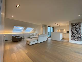 Deze zonovergoten en elegante penthouse is een echt pareltje die tot in de puntjes werd afgewerkt. <br /><br />Residentie Gaverpark ligt op wandelafstand van het centrum van Waregem alsook nabij het park Baron Casier. Dit nieuwbouwproject biedt 6 exclusieve appartementen aan, waarvan er reeds 5 bewoond zijn. <br /><br />De penthouse is gelegen op de derde verdieping en werd op plan ingedeeld als volgt:<br />Inkomhall met inbouwkasten en gastentoilet, lichtrijke woonkamer met open gashaard, open ingerichte keuken met keukeneiland, aparte bureauruimte, 2 grote slaapkamers, 2 ingerichte badkamers en 4 terrassen met unieke uitzichten. <br /><br />Extra's: open gashaard, parketvloeren, ingebouwde kasten, domotica, corianbladen,...<br /><br />Deze unieke penthouse is een streling voor het oog!<br /><br />Mogelijkheid tot het aankopen van een ondergrondse garagebox met berging en autostaanplaats.