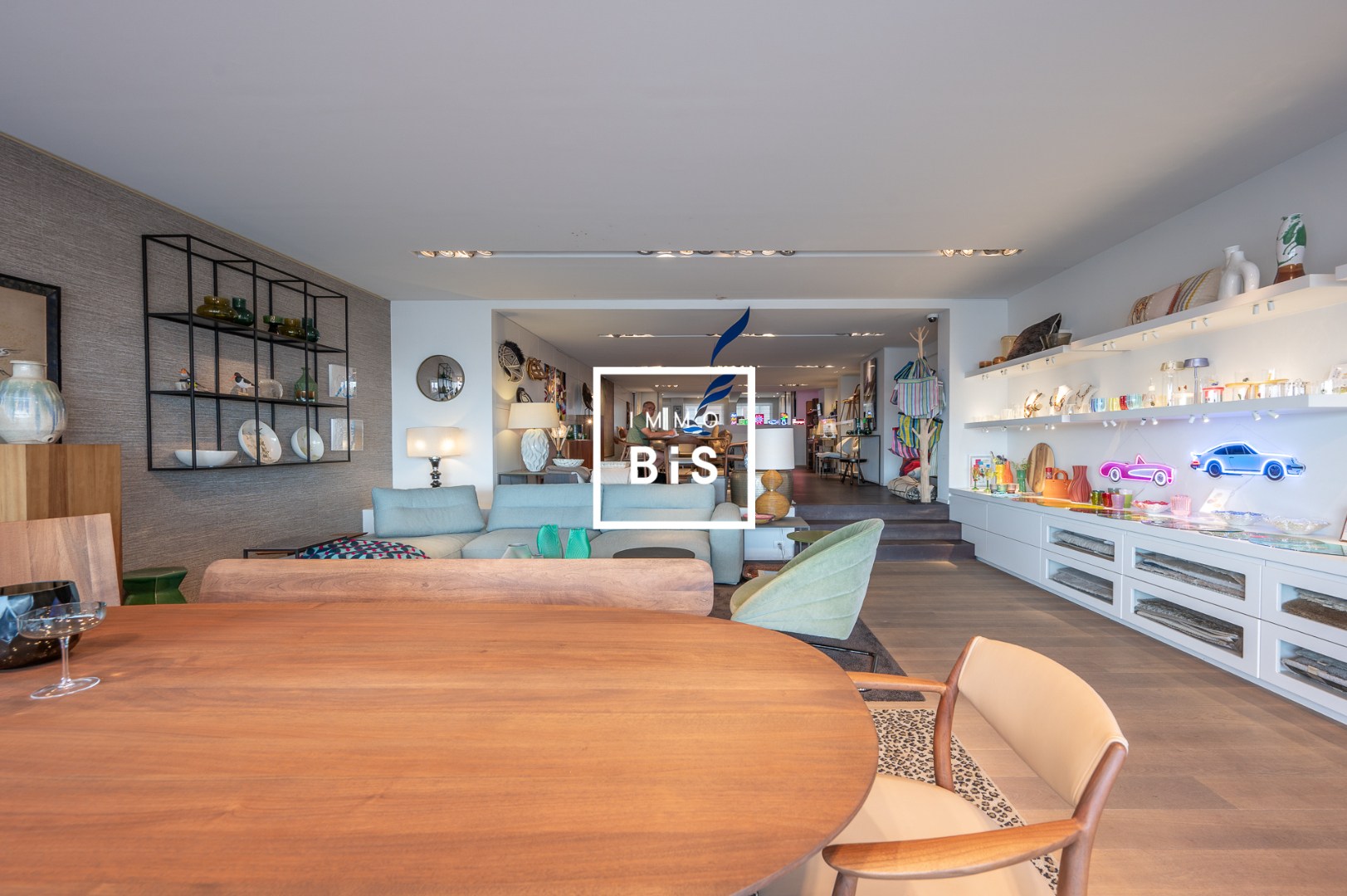 Spacieux rez-de-chaussée commercial sur la digue au Zoute avec large vitrine - photo 3