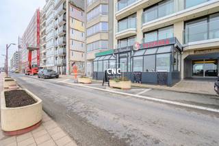 Op een toplocatie aan de Zeedijk in Heist bevindt zich dit uitzonderlijk commercieel pand, ideaal voor ondernemers die een instapklare,...