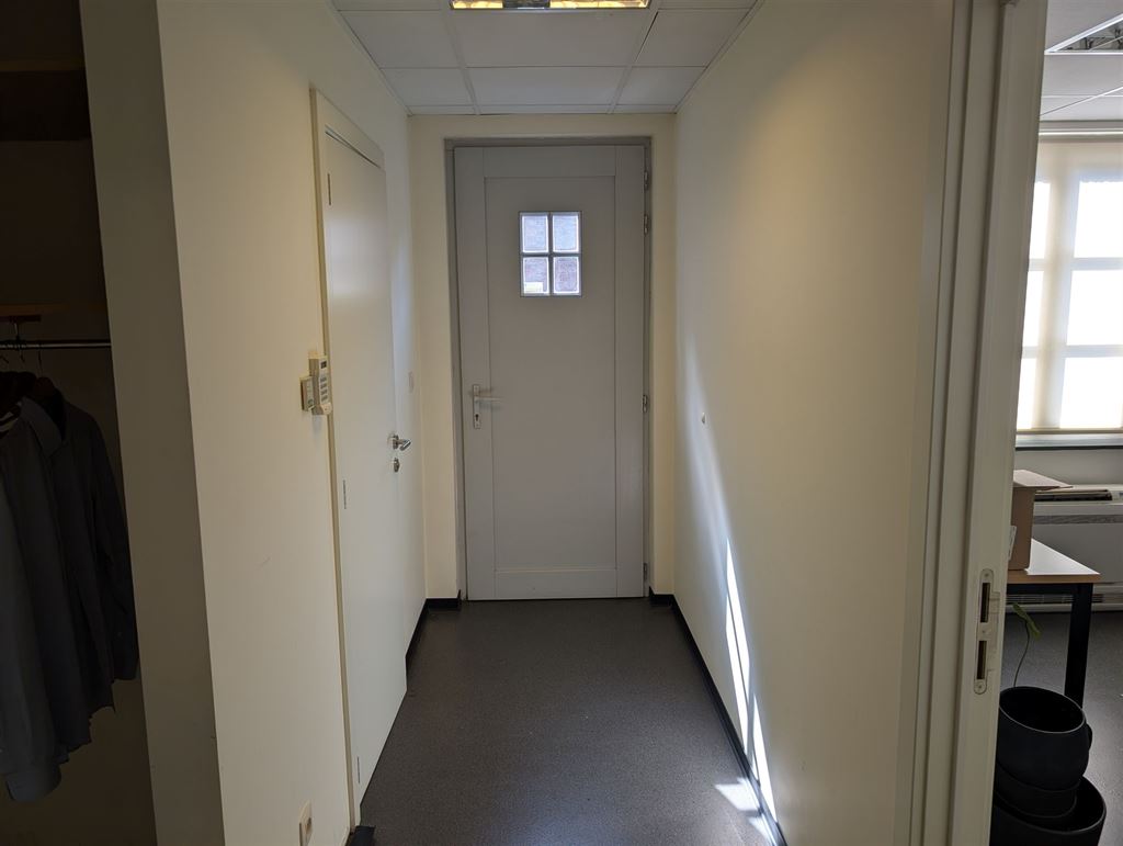 Kantoor of winkel in centrum 's-Gravenwezel - foto 4
