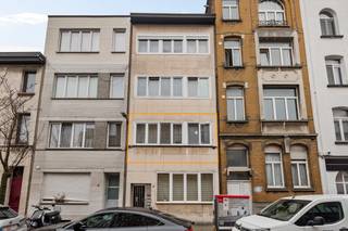 Dit gerieflijke appartement op de 1e verdieping is erg centraal gelegen op de grens tussen Wilrijk en Hoboken. Alle nodige faciliteiten,...