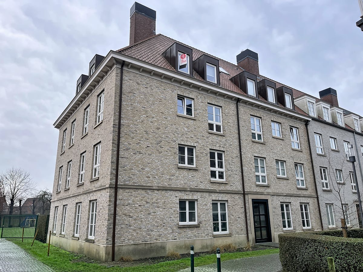 Modern duplex appartement met 2 slaapkamers en dubbele garage te huur - foto 1