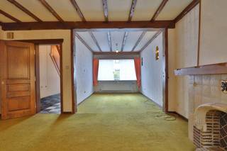 Bent u op zoek naar een woning (perceeloppervlakte van 180 m²) met veel potentieel en/of een aansluitende bouwgrond (356 m²)?Deze charmante woning...