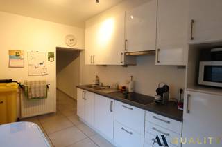 Dit charmante appartement bevindt zich in een kleinschalig gebouw met slechts twee appartementen en is rustig gelegen nabij het centrum van...