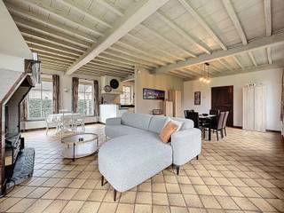 Centraal gelegen landelijke villa op zuidwest gericht perceel van 1092m² bestaande uit een ruime inkomhal met afzonderlijk toilet,...