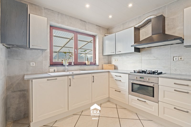 HALFOPEN WONING GELEGEN IN EEN GEZINSVRIENDELIJKE WIJK - foto 5