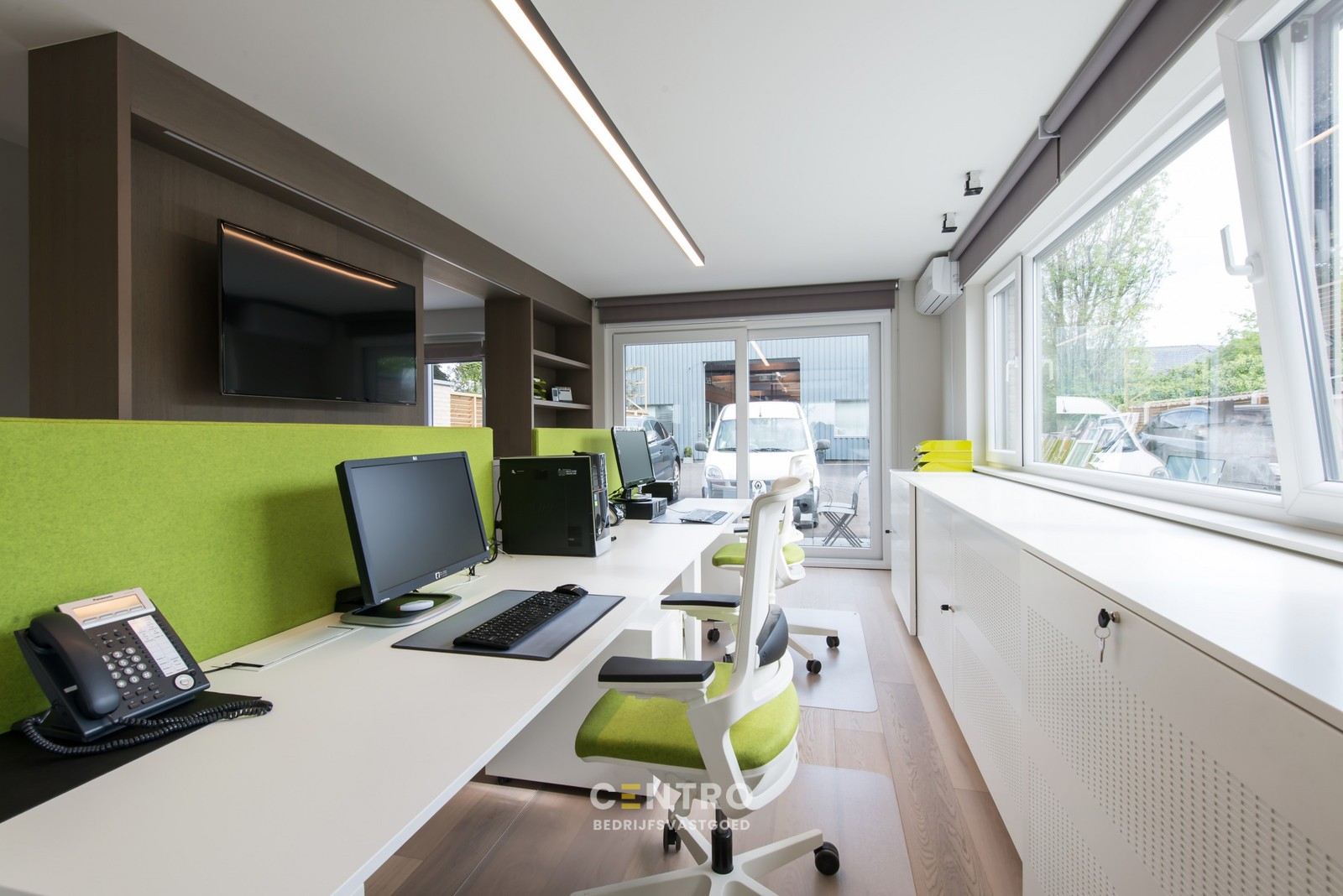 UNIEK aanbod op strategische LIGGING: magazijn (250m²) met kantoor (glv) en verhuurd appartement (verdiepingen) te 8000 Brugge - foto 4