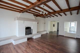 Gezellige woning in Essen, opgefrist en goed onderhouden.De woning beschikt over een inkomhal, woonkamer met open haard een eethoek en volledig...