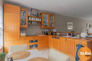 DENDERHOUTEM - Deze goed onderhouden bel- etage is gelegen in het landelijke Denderhoutem, een deelgemeente van Haaltert, op een centrale...