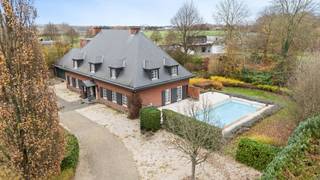 Stijlvolle villa (584 m²) met 7 kamers, 2 dressings, bad- en douchekamer, bureau + kantoor, dubbele garage, zolder, kelder, groot terras met...