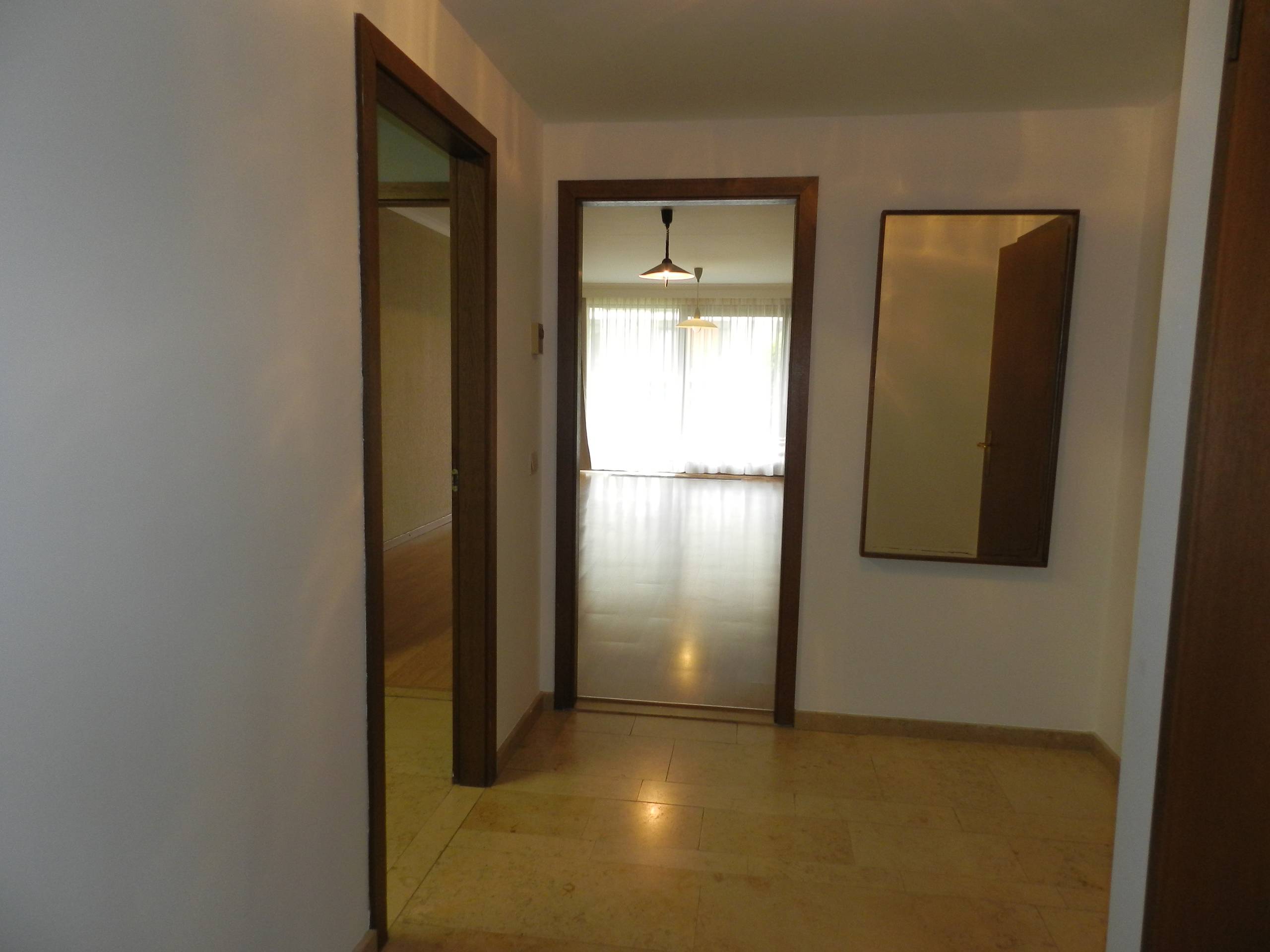 Ruim éénslaapkamer-appartement te huur in Ieper met terras - foto 5