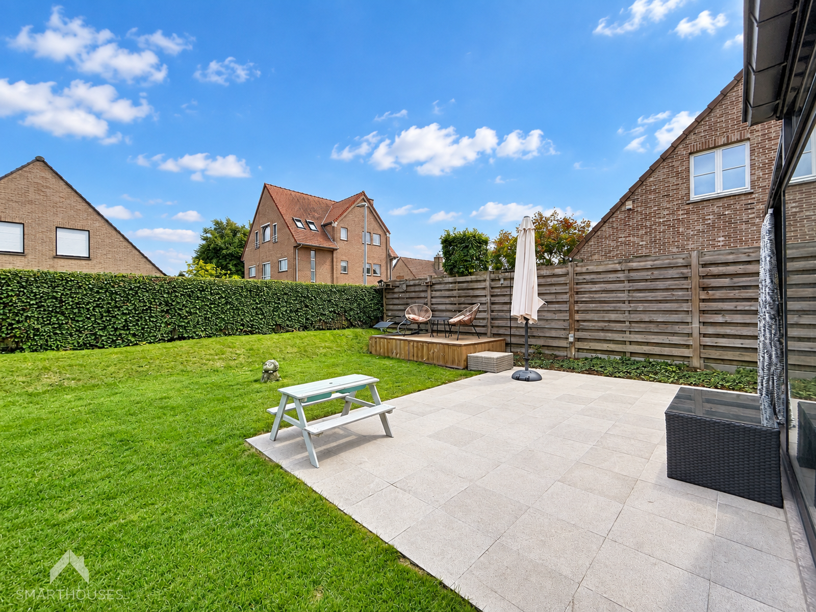 Vrijstaande woning met 3 slpkrs, garages, carport en tuin - foto 4