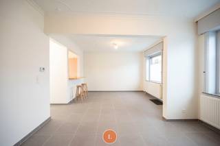 Ontdek deze charmante woning met 3 slaapkamers en tuin.De woning werd grondig vernieuwd in 2020 en beschikt over een gunstig EPC-label C en conforme...