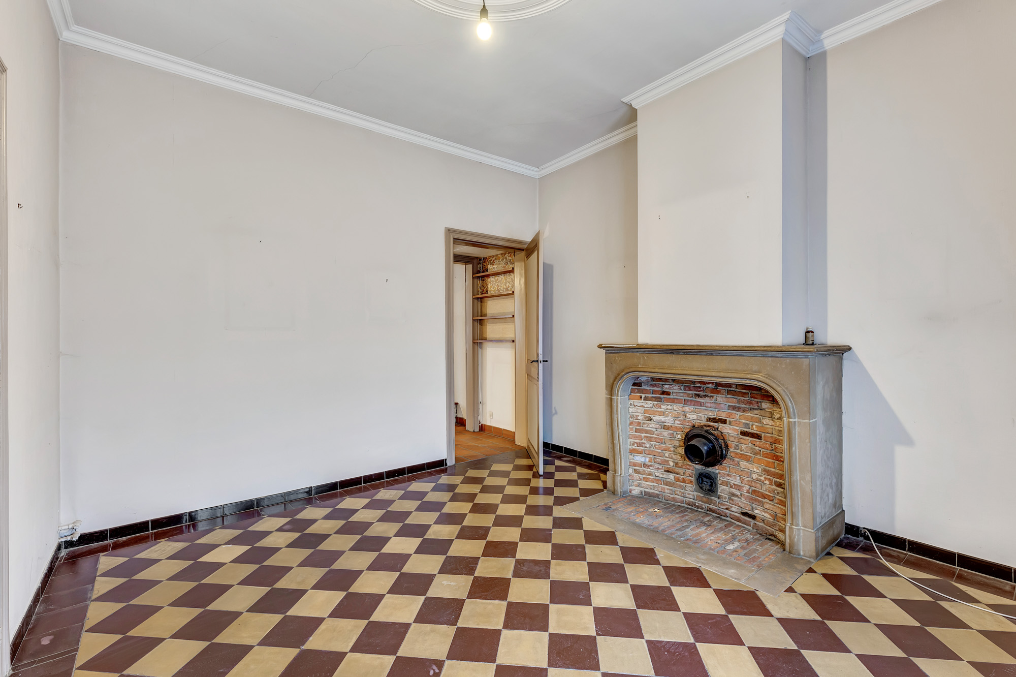 Charmante rijwoning met tuin, garage en parkeerplaats - foto 4