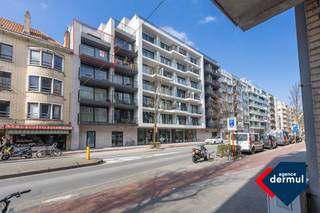Nabij het hart van Oostende verwelkomen we je in de nieuwbouwresidentie Largo. Dit duplexappartement met 2 slaapkamers is gelegen op de vierde...