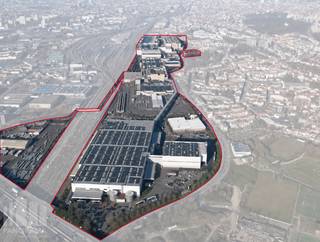 Op zoek naar ruime bedrijfs- of magazijnruimte op een strategische locatie in Brussel? RingsPark 21 in Vorst biedt flexibele en toekomstgerichte oplossingen voor ondernemingen die hun activiteiten willen vestigen, uitbreiden of optimaliseren.<br /><br />Dit moderne, gemengde bedrijventerrein biedt bedrijfsruimtes met oppervlaktes vanaf <strong>ca. 2.000 m² tot 100.000 m²</strong>, afgestemd op de specifieke behoeften van uw onderneming. Dankzij de flexibele indelingsmogelijkheden zijn diverse configuraties mogelijk, zowel voor opslag en distributie als voor logistieke en operationele activiteiten.<br /><br />De ruimtes combineren functionaliteit met een hedendaagse architectuur en een moderne gevel. Ze beschikken over laadkades en gelijkvloerse toegangen, wat een efficiënte organisatie van laad- en losactiviteiten mogelijk maakt. Daarnaast zijn er mogelijkheden voor kantoren en sociale ruimtes op de mezzanine en/of het gelijkvloers. Parkeerplaatsen en groenzones aan de voorzijde zorgen voor een aangename en praktische werkomgeving.<br /><br />Maximale flexibiliteit staat centraal. Of u nu op zoek bent naar een onmiddellijk beschikbare bedrijfsruimte of een oplossing op maat voor de toekomst, RingsPark 21 biedt mogelijkheden die aansluiten bij uw bedrijfsvoering en ambities. Dankzij de ligging in Vorst, in de Brusselse regio, vormt deze site een interessante uitvalsbasis voor ondernemingen die hun activiteiten strategisch willen organiseren en vlot bereikbaar willen zijn binnen en rond de hoofdstad.<br /><br />Contacteer PANORAMA B2B voor bijkomende informatie over de beschikbare oppervlaktes, de indelingsmogelijkheden en de huurvoorwaarden, of voor het inplannen van een vrijblijvend plaatsbezoek op het nummer 0479 70 70 70.