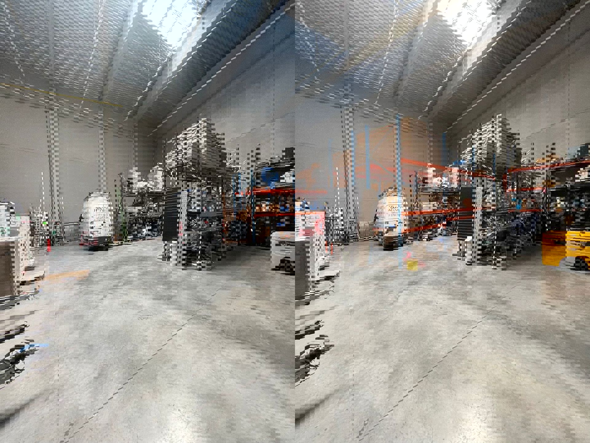 Bedrijfsgebouw te huur met zicht op E40 te Erembodegem - foto 5