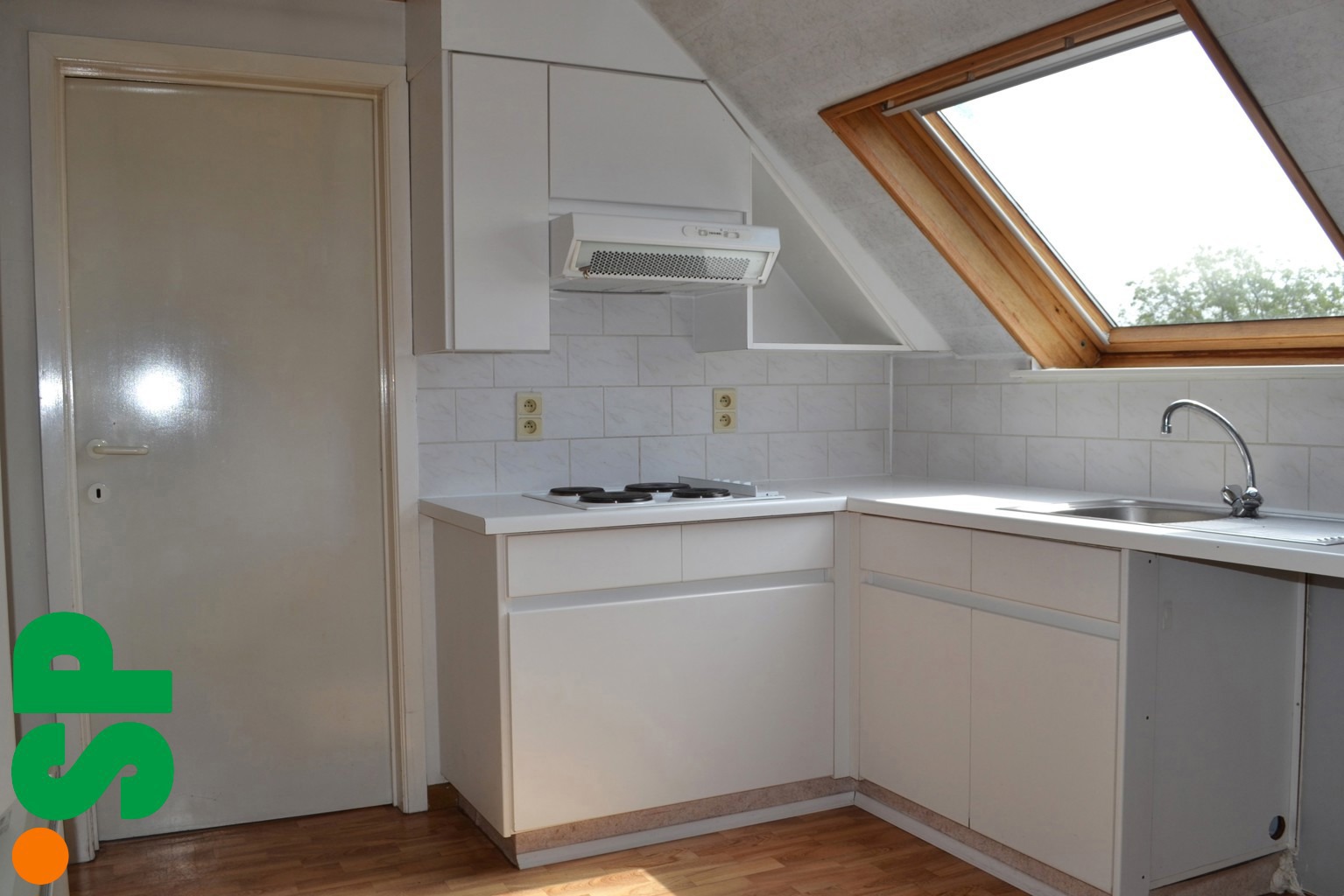 Gezellig dakappartement met één slaapkamer en afgesloten garagebox - foto 4