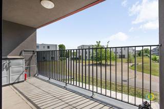 Bent u op zoek naar een instapklaar appartement op een uitstekende locatie? Dan is dit lichtrijke 2-slaapkamerappartement op de eerst verdieping...
