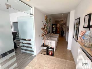 Kantoor- of winkelruimte in het centrum van Wellen.Indeling:Ruime inkomhal/wachtzaal.Aan de linkerzijde 2 grote kantoren die momenteel gescheiden...