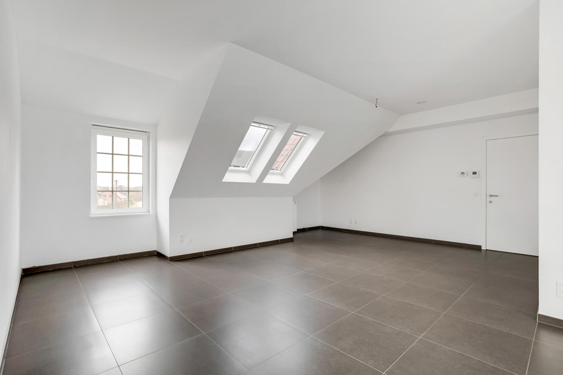 Instapklaar, energiezuinig 2 slaapkamer appartement met groot terras, bergplaats en staanplaats. - foto 5