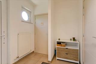 Deze volledig instapklare, energiezuinige halfopen bebouwing is gelegen in een rustige, residentiële wijk, op een boogscheut van het centrum...