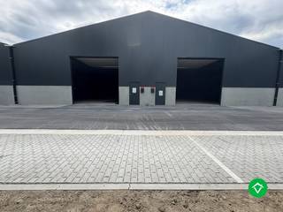 Op zoek naar een slimme investering of een nieuwe locatie voor je onderneming? <br />Ontdek deze gloednieuwe KMO-units in Werken (Kortemark), strategisch gelegen in een rustige en toegankelijke omgeving met vlotte verbindingen. <br /><br />Eigenschappen van de units:<br />• Geschikt voor opslag, atelier, productie of kleinhandel<br />• Ruime toegangspoorten <br />• 3 staanplaatsen inbegrepen <br />• Voorzien van nutsleidingen <br />• Moderne en energiezuinige constructie – ideaal voor ondernemers die duurzaam willen werken of investeren.<br />• op een toplocatie in de driehoek Diksmuide—Torhout—Roeselare<br />• Centraal in West-Vlaanderen voor optimale bereikbaarheid<br /><br /> Gelegen op een kleinschalig bedrijvenpark met professionele uitstraling.<br /> Ideaal voor zelfstandigen, kleine ondernemingen of investeerders.<br /><br />Grondwaarde € 73.926 - Constructiewaarde € 295.706, excl. kosten en BTW. <br /><br /> Interesse of meer info? Neem vandaag nog contact met ons op en ontdek de mogelijkheden!